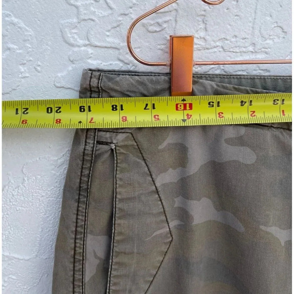 Gap Mens Drawstring Loose Fit Outdoor Cargo Shorts Khakis Brown Camo Sz L - Picture 7 of 16